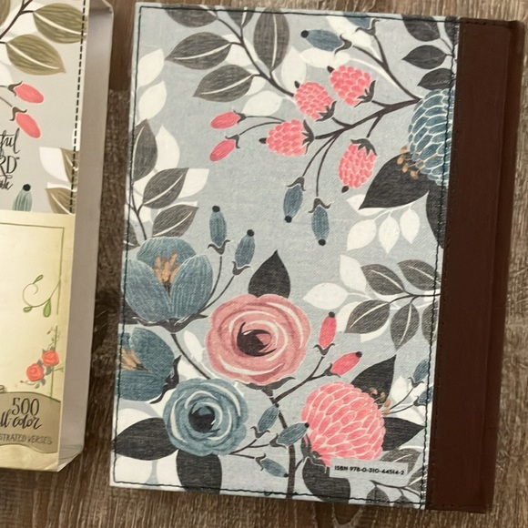 Beautiful Word - Holy Bible - Picture 3 of 6